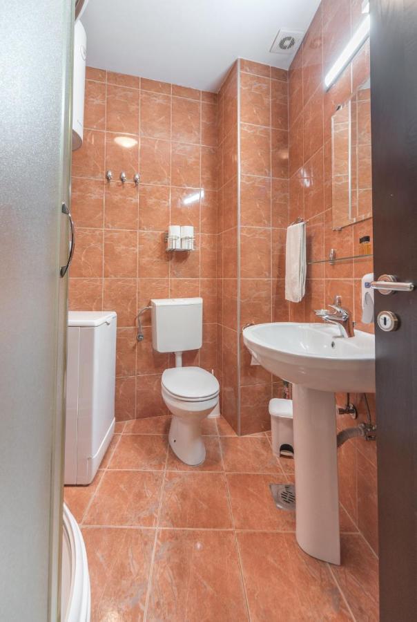 R Club Apartments Old Town Budva Exteriör bild