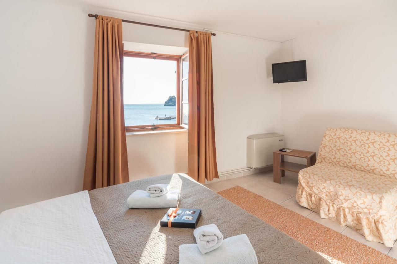 R Club Apartments Old Town Budva Exteriör bild
