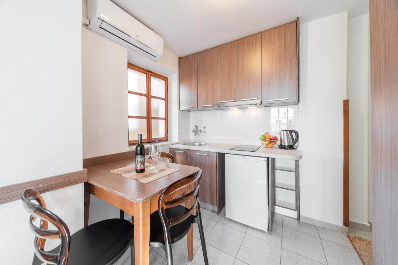 R Club Apartments Old Town Budva Exteriör bild