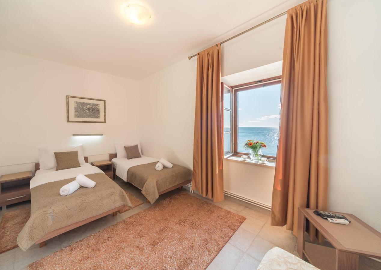 R Club Apartments Old Town Budva Exteriör bild