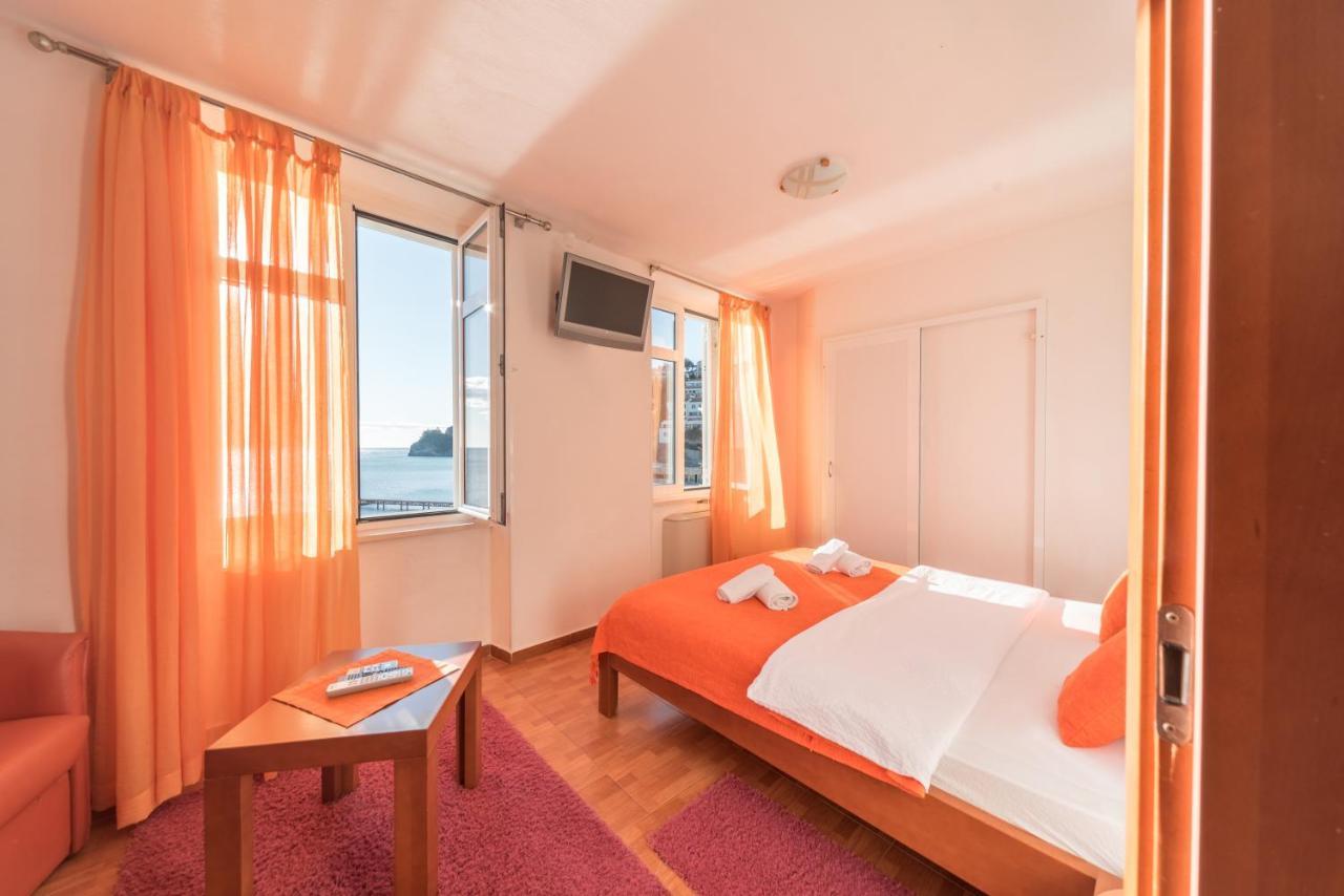 R Club Apartments Old Town Budva Exteriör bild