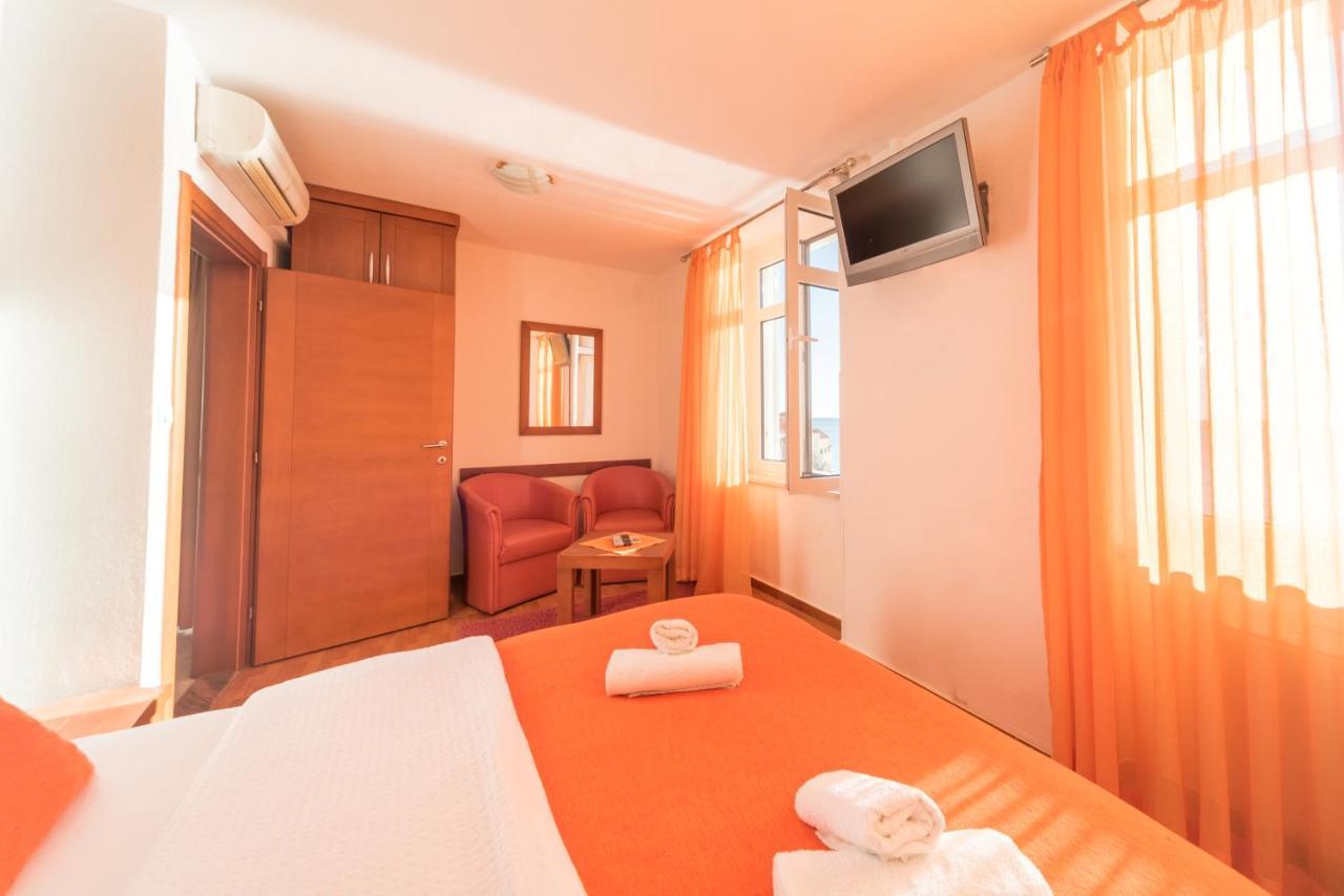 R Club Apartments Old Town Budva Exteriör bild